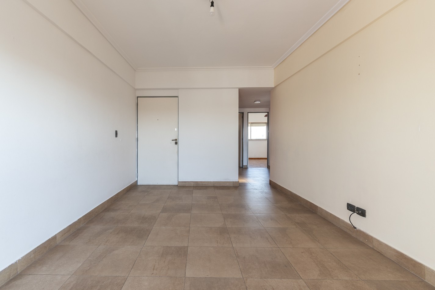 ALQUILER - DEPARTAMENTO 3 AMB FRENTE  ESTACION DE WILDE