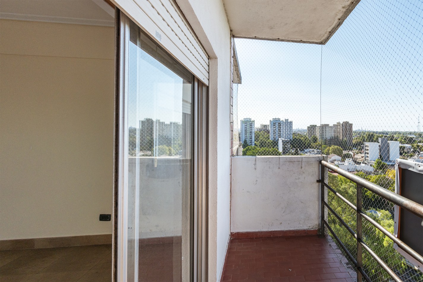 ALQUILER - DEPARTAMENTO 3 AMB FRENTE  ESTACION DE WILDE