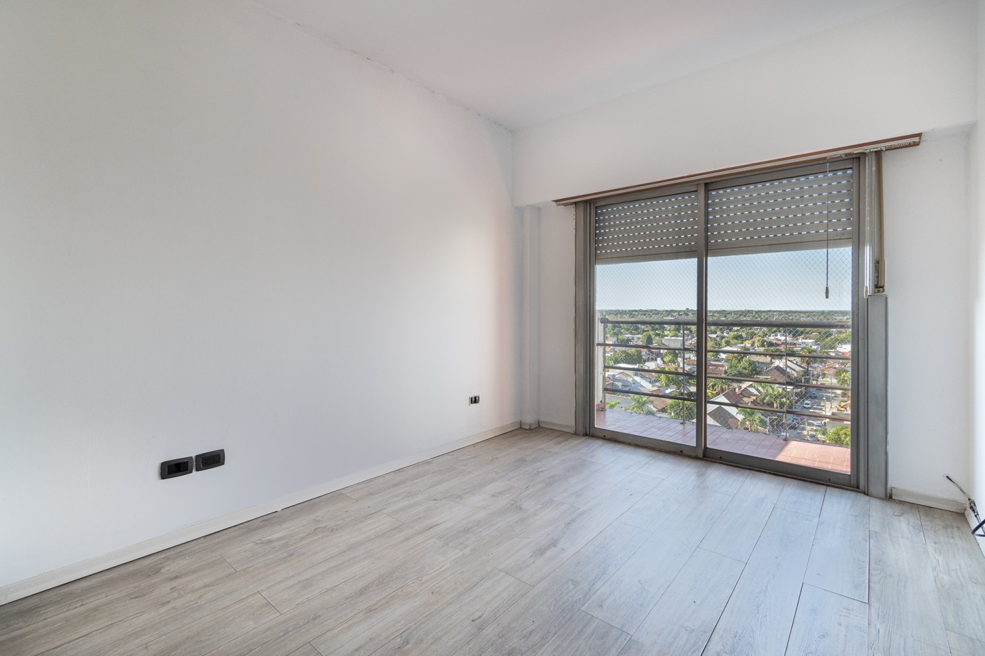 ALQUILER - DEPARTAMENTO 3 AMB FRENTE  ESTACION DE WILDE