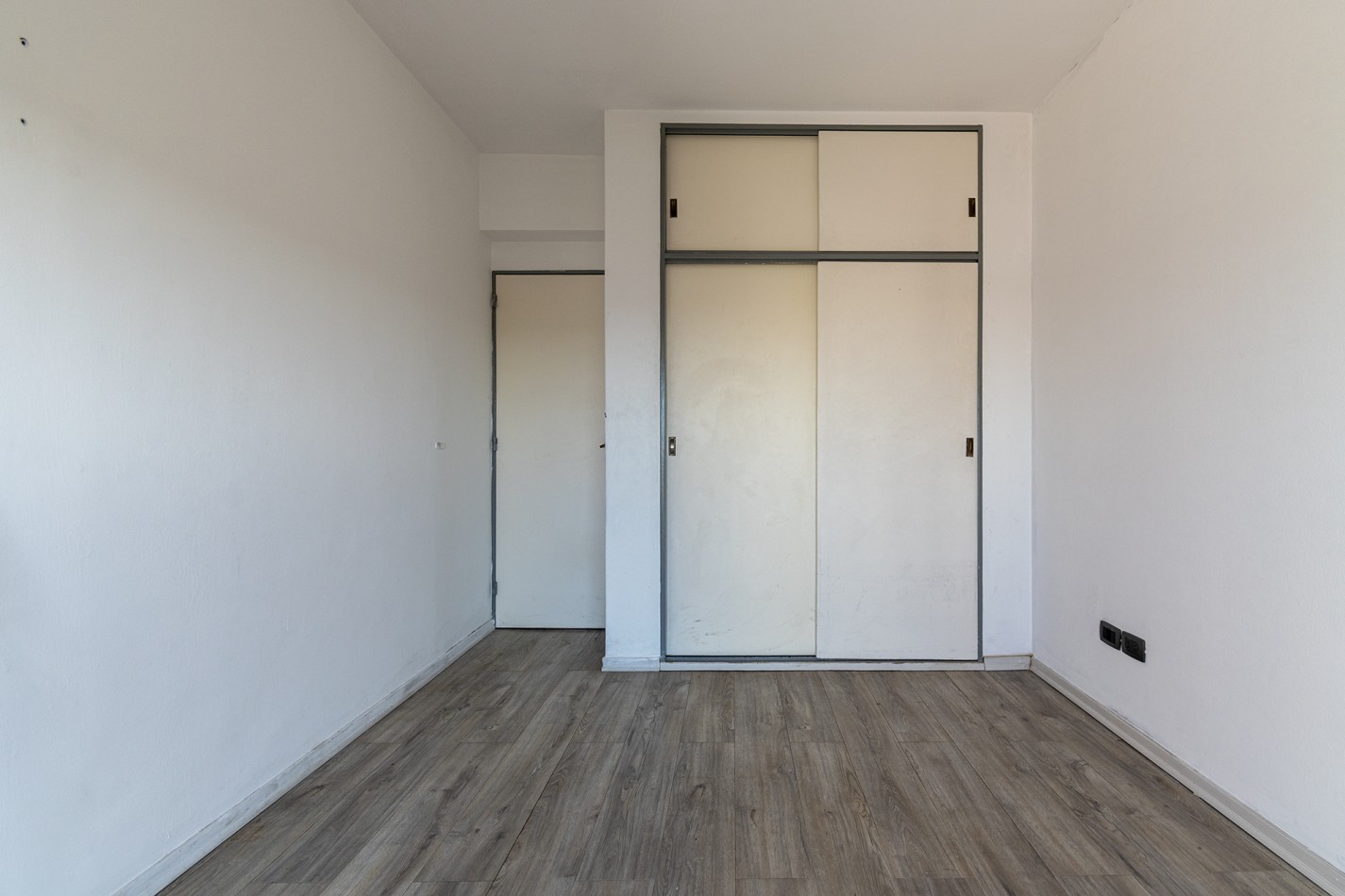 ALQUILER - DEPARTAMENTO 3 AMB FRENTE  ESTACION DE WILDE