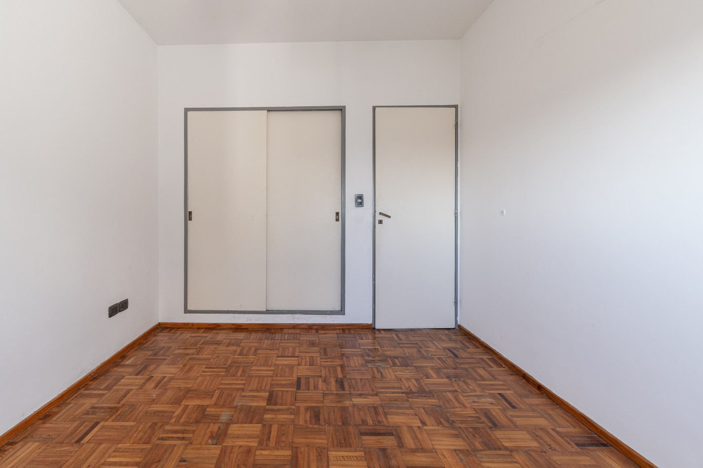 ALQUILER - DEPARTAMENTO 3 AMB FRENTE  ESTACION DE WILDE