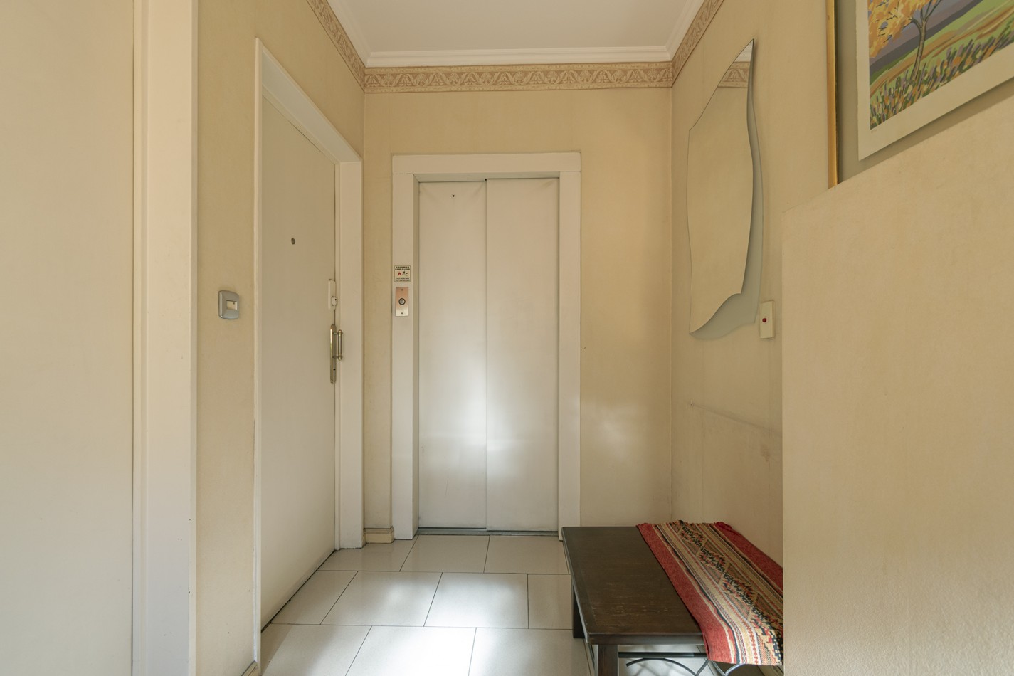 VENTA: DEPARTAMENTO 4 AMB- SEMIPISO C/COCHERA AL FRENTE