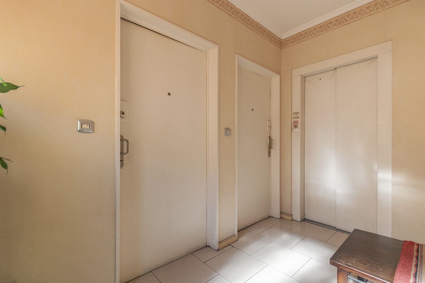 VENTA: DEPARTAMENTO 4 AMB- SEMIPISO C/COCHERA AL FRENTE