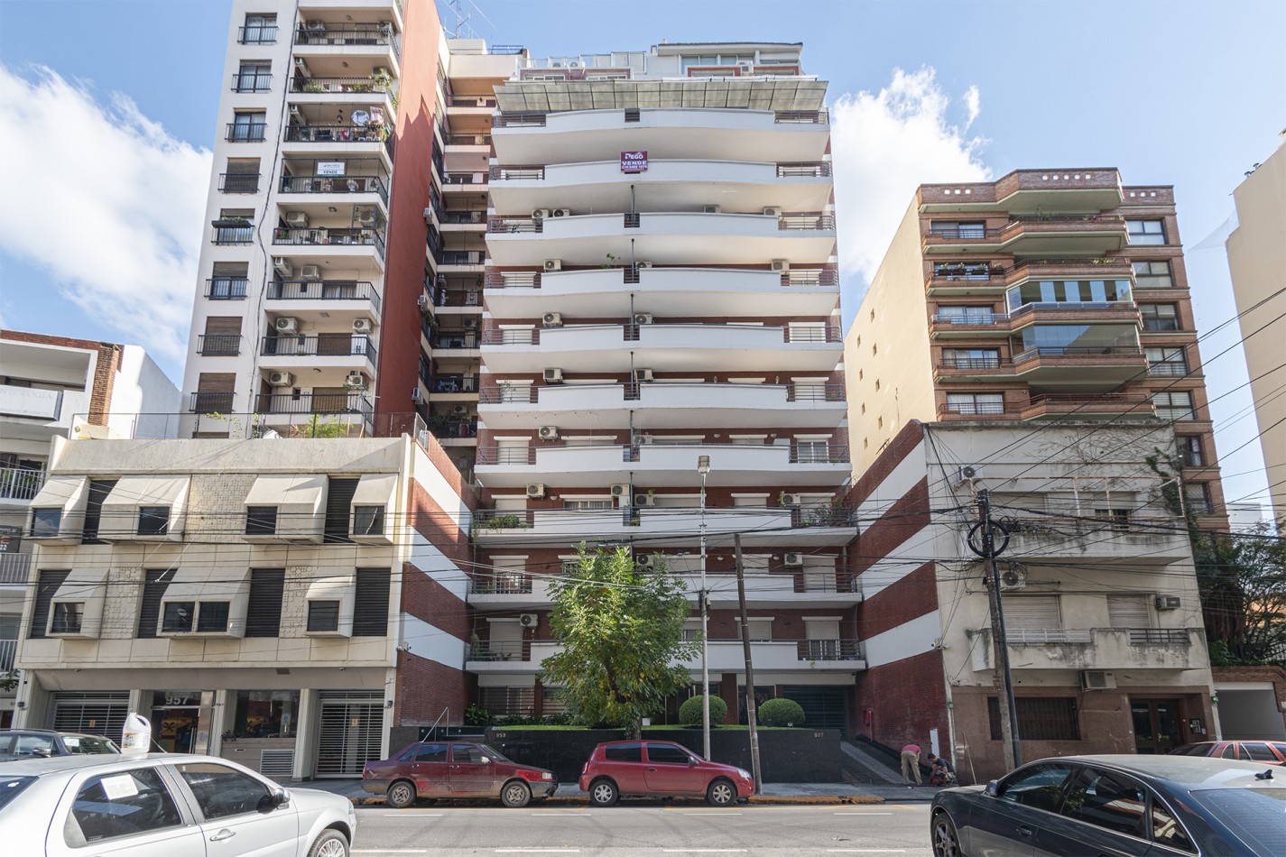 VENTA: DEPARTAMENTO 4 AMB- SEMIPISO C/COCHERA AL FRENTE
