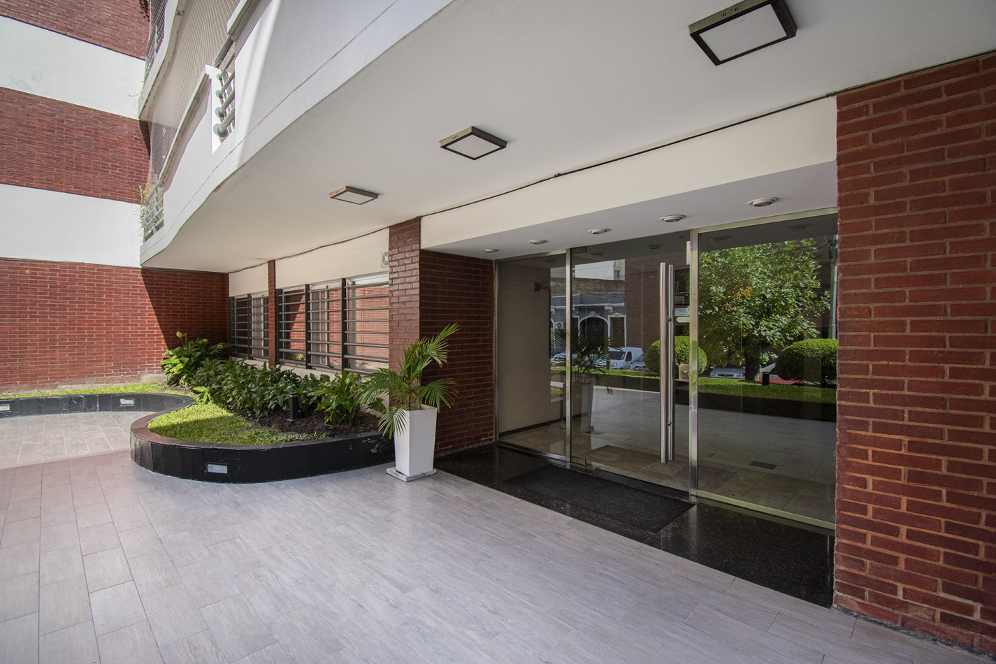 VENTA: DEPARTAMENTO 4 AMB- SEMIPISO C/COCHERA AL FRENTE