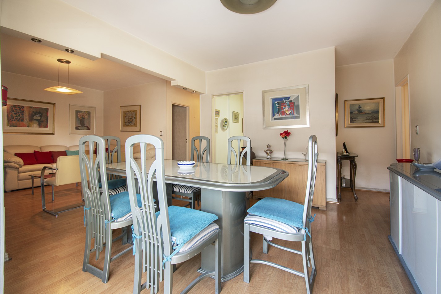 VENTA: DEPARTAMENTO 4 AMB- SEMIPISO C/COCHERA AL FRENTE