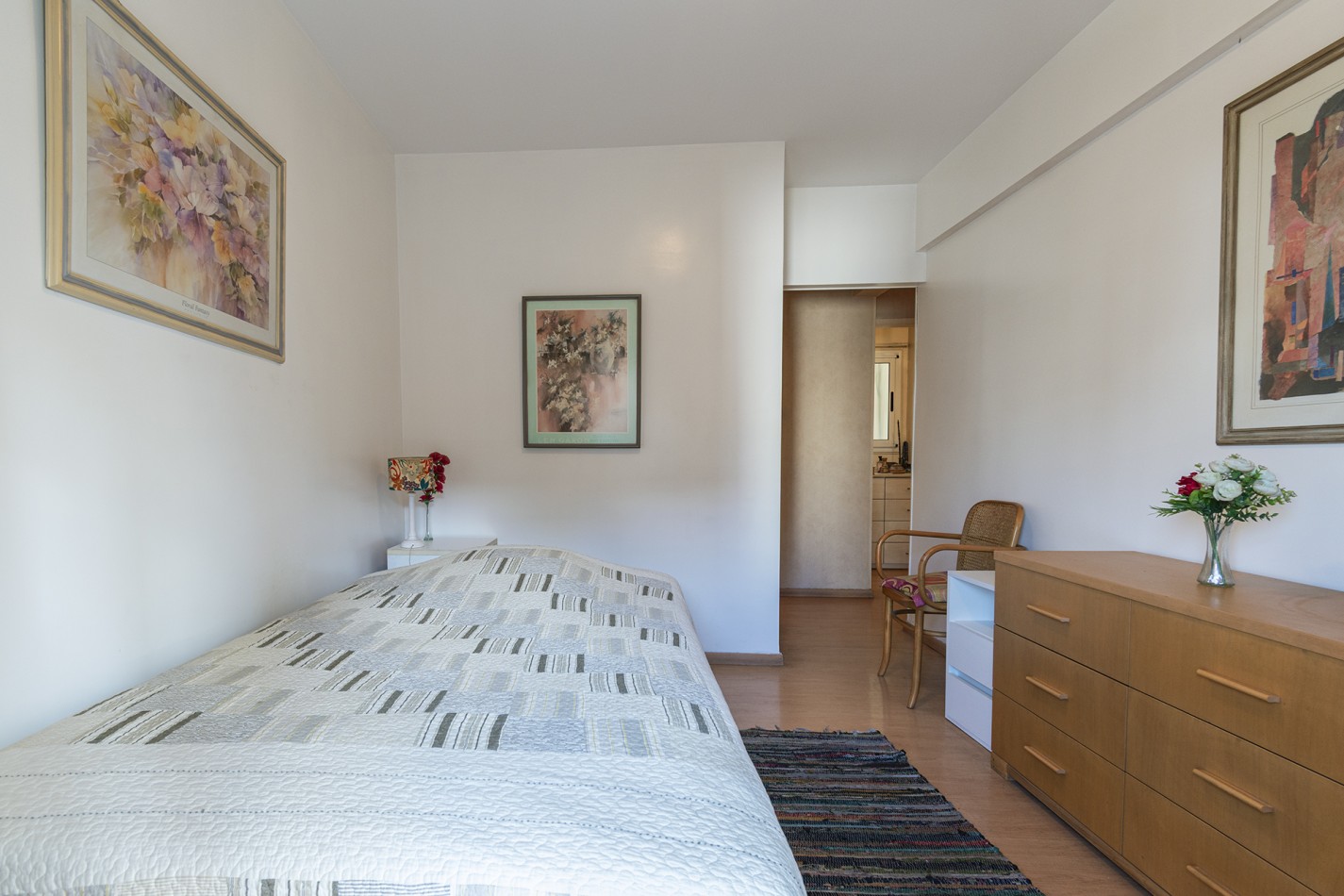 VENTA: DEPARTAMENTO 4 AMB- SEMIPISO C/COCHERA AL FRENTE