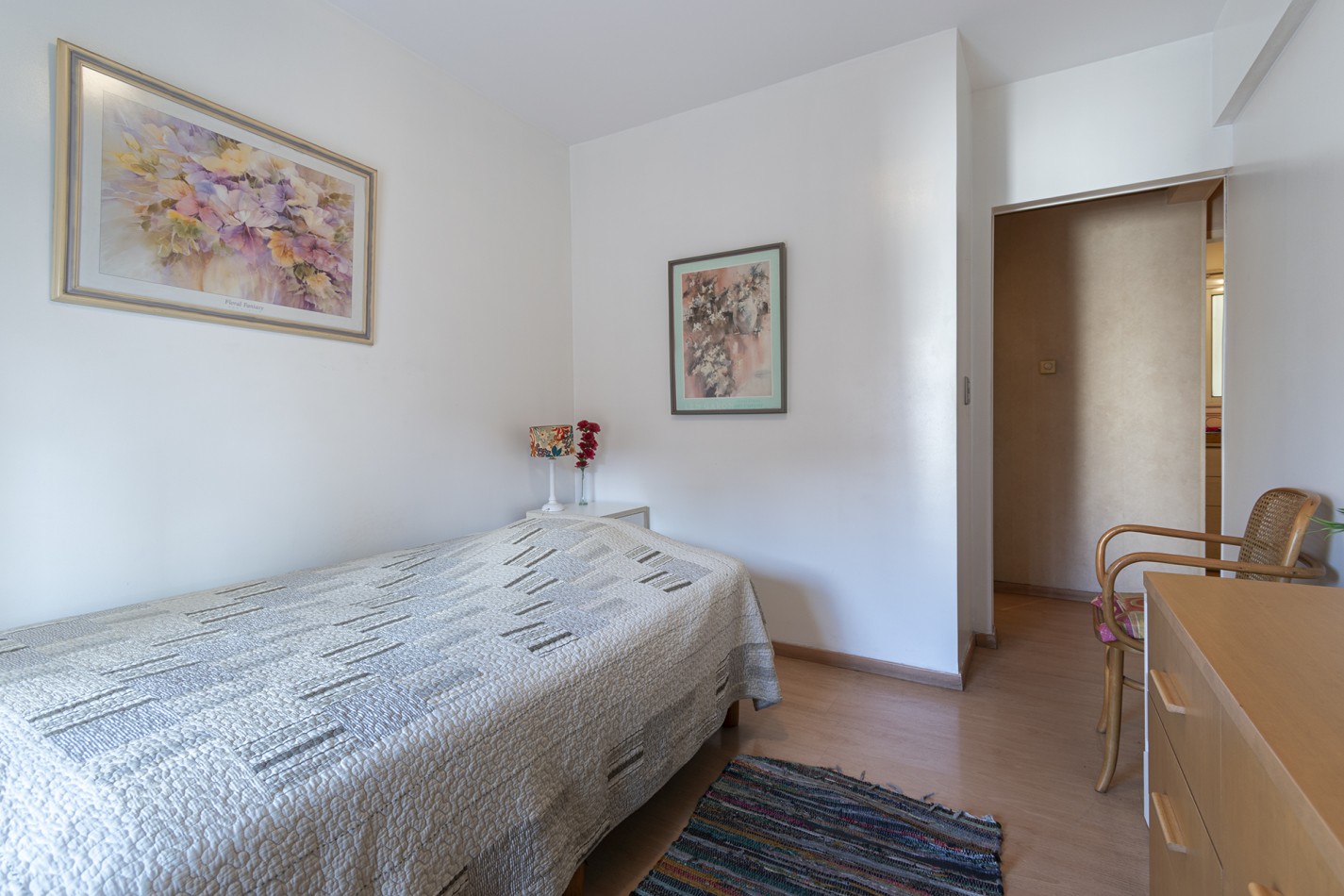 VENTA: DEPARTAMENTO 4 AMB- SEMIPISO C/COCHERA AL FRENTE