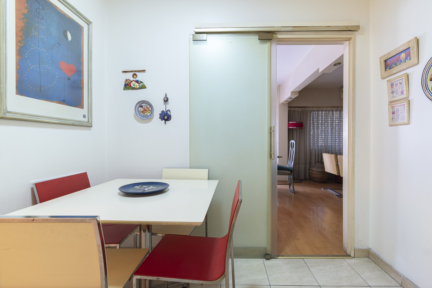 VENTA: DEPARTAMENTO 4 AMB- SEMIPISO C/COCHERA AL FRENTE