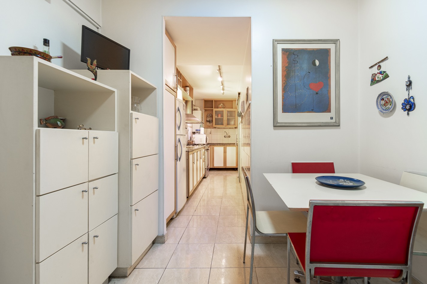 VENTA: DEPARTAMENTO 4 AMB- SEMIPISO C/COCHERA AL FRENTE