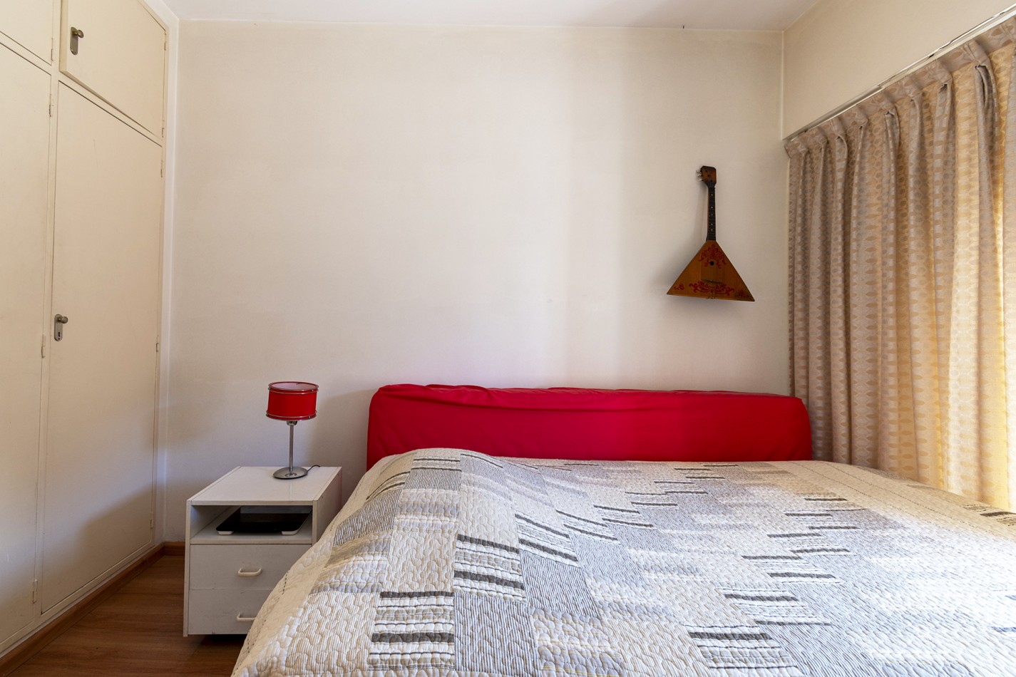 VENTA: DEPARTAMENTO 4 AMB- SEMIPISO C/COCHERA AL FRENTE