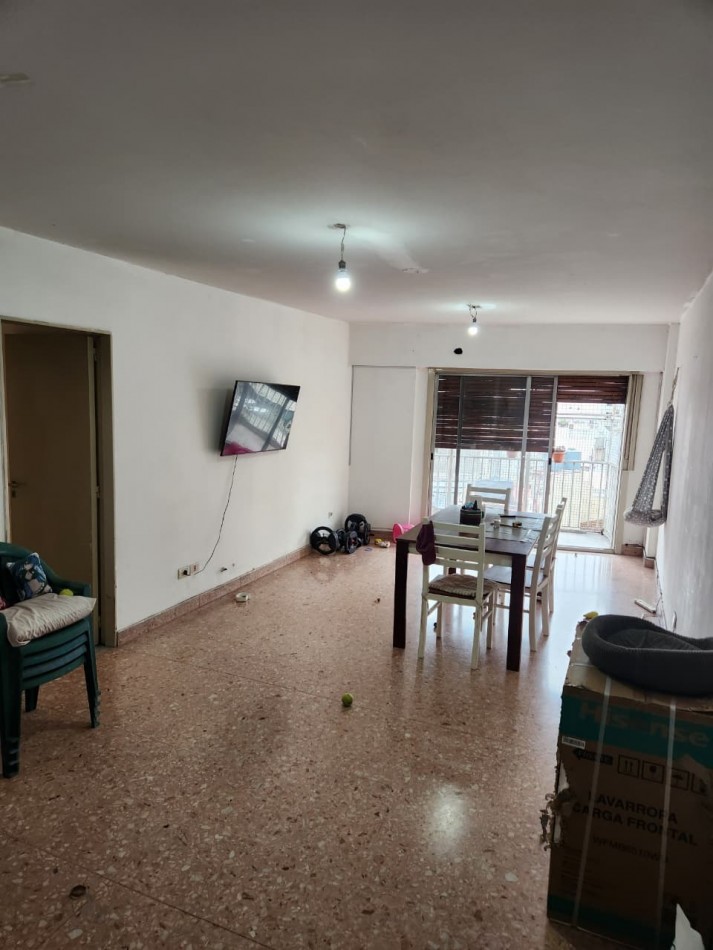 VENTA:  GRAN OPORTUNIDAD: DEPARTAMENTO 4 AMB AL FRENTE - Av Mitre al 600