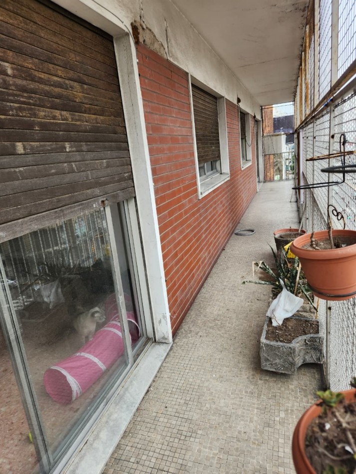 VENTA:  GRAN OPORTUNIDAD: DEPARTAMENTO 4 AMB AL FRENTE - Av Mitre al 600