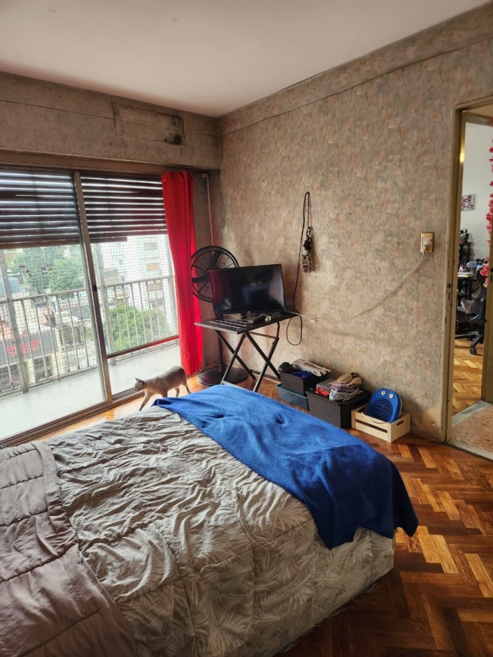 VENTA:  GRAN OPORTUNIDAD: DEPARTAMENTO 4 AMB AL FRENTE - Av Mitre al 600