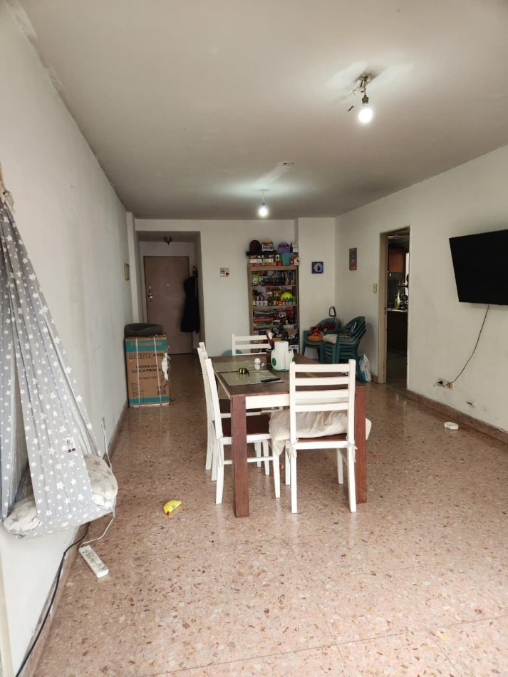 VENTA:  GRAN OPORTUNIDAD: DEPARTAMENTO 4 AMB AL FRENTE - Av Mitre al 600