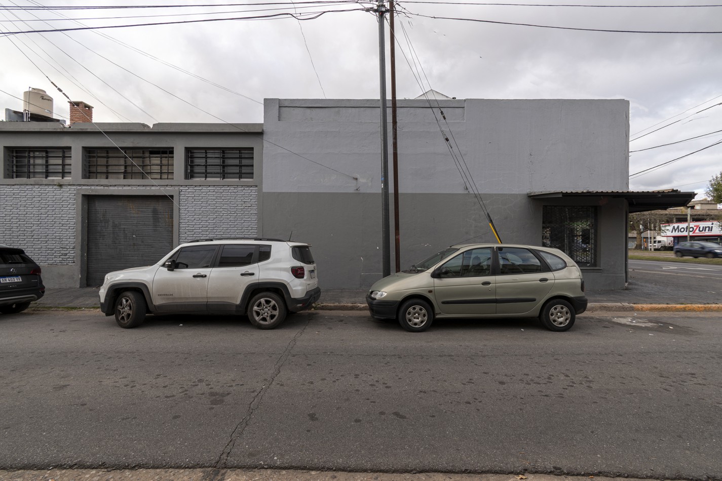 LOCAL COMERCIAL: Excelente en esquina sobre Av Mitre- Villa Dominico