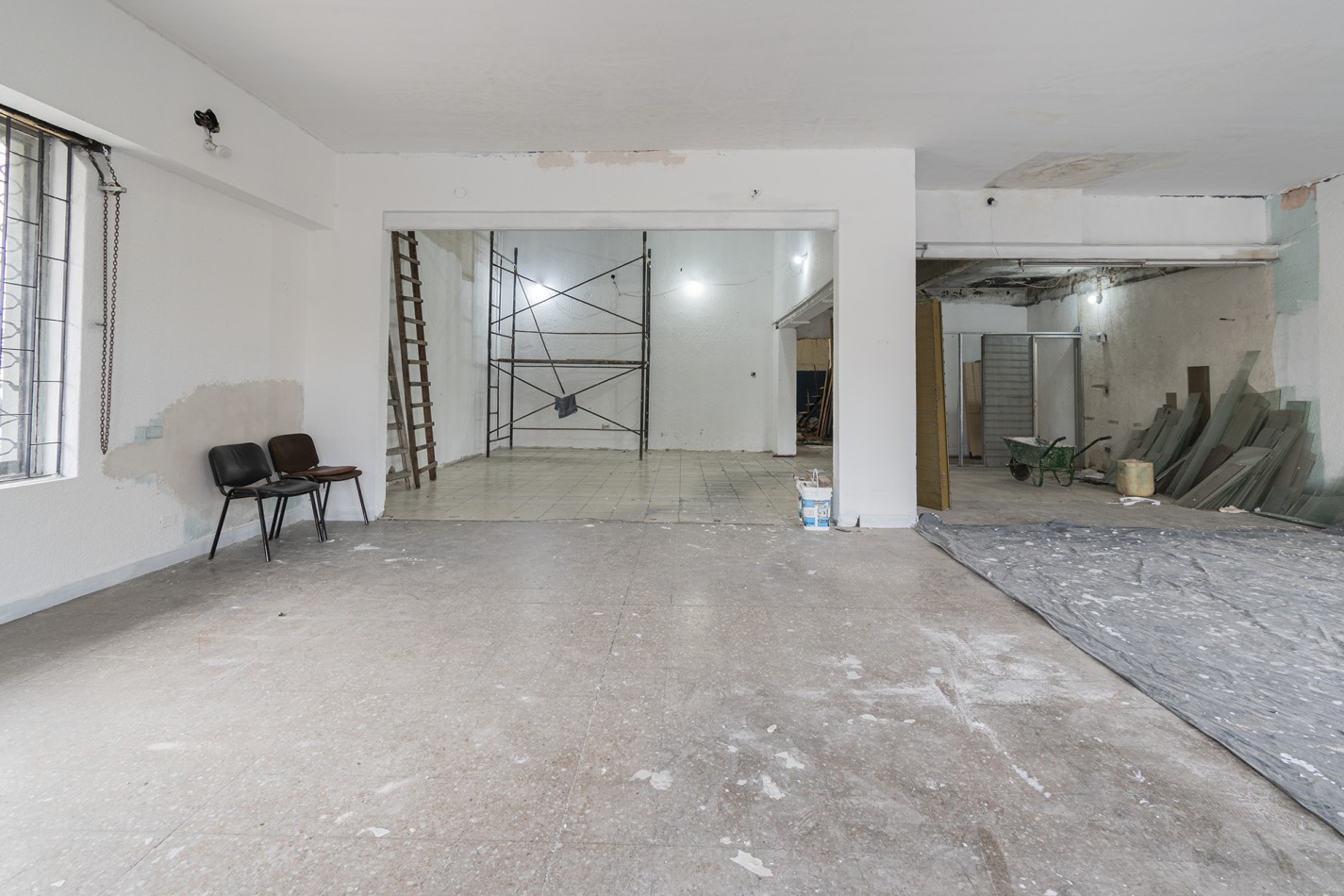 LOCAL COMERCIAL: Excelente en esquina sobre Av Mitre- Villa Dominico