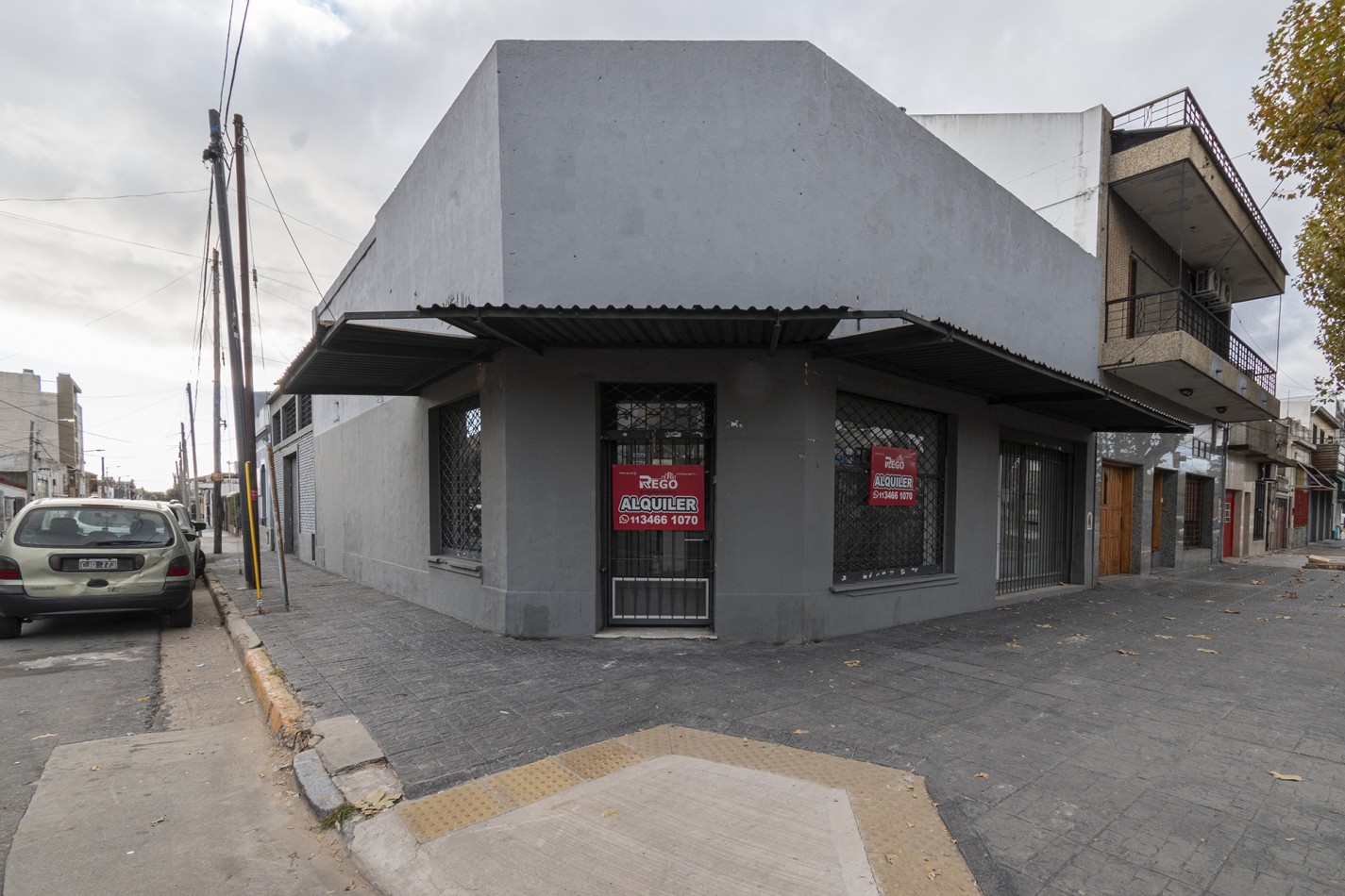 LOCAL COMERCIAL: Excelente en esquina sobre Av Mitre- Villa Dominico