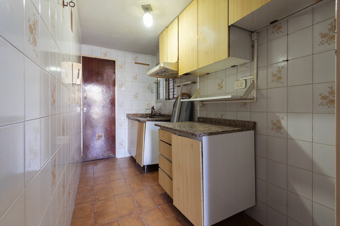 Excelente Casa de 4 Ambientes en Esquina con Cochera, Terraza y Parrilla