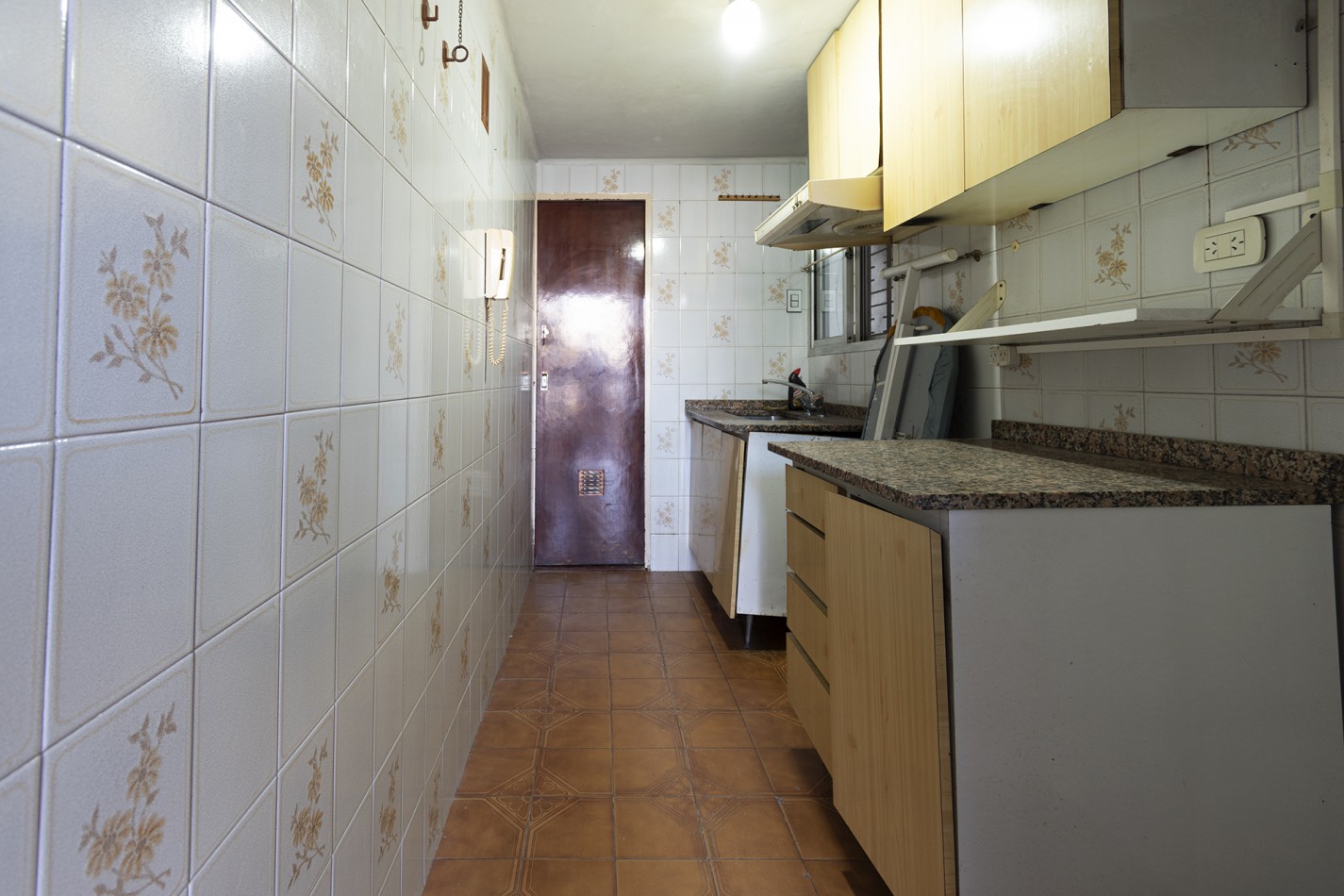 Excelente Casa de 4 Ambientes en Esquina con Cochera, Terraza y Parrilla