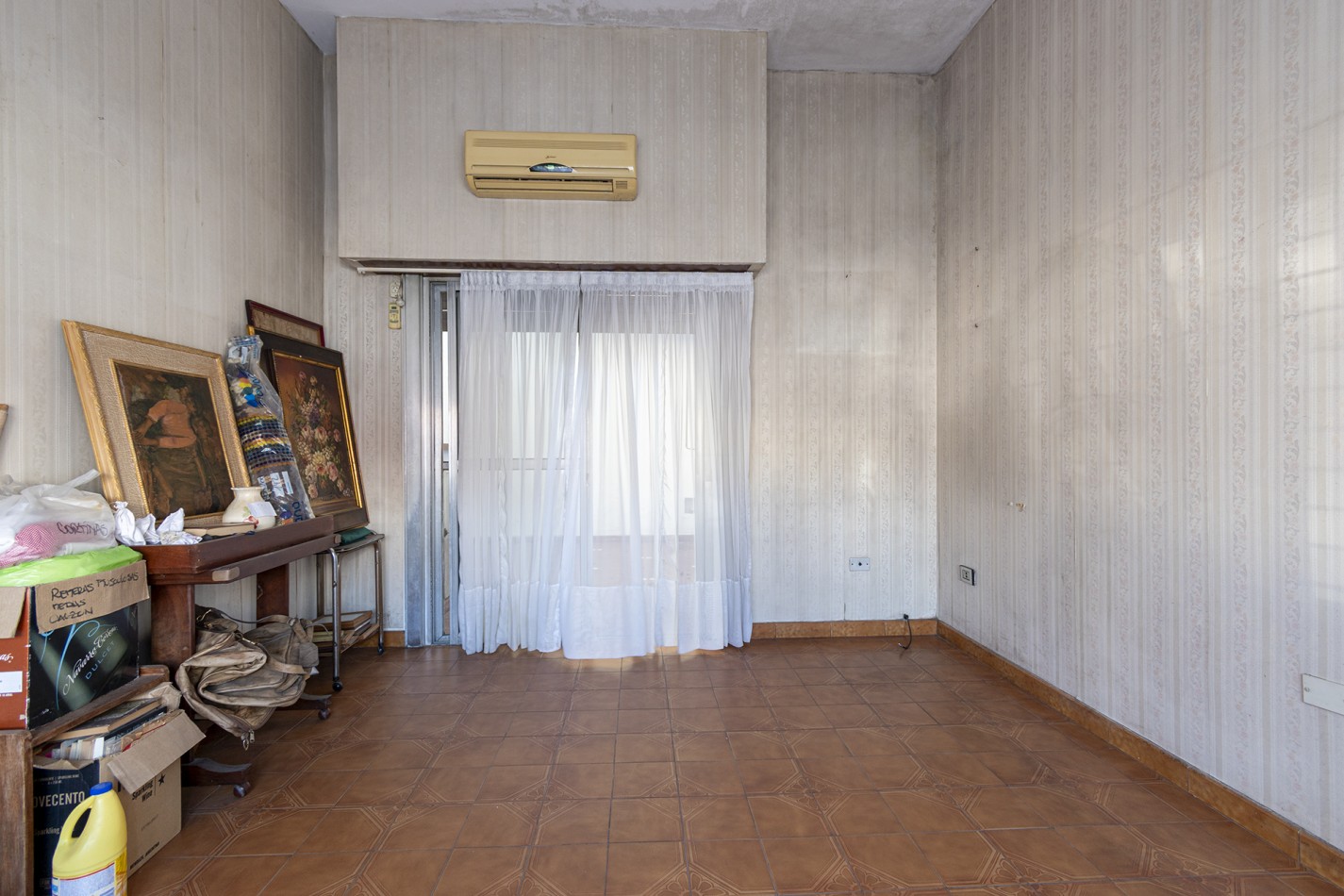 Excelente Casa de 4 Ambientes en Esquina con Cochera, Terraza y Parrilla