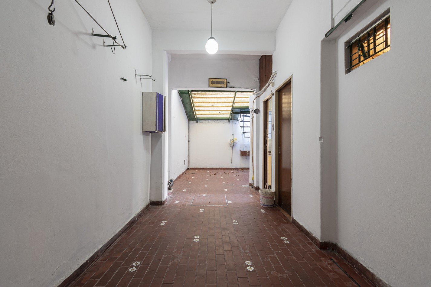 Excelente Casa de 4 Ambientes en Esquina con Cochera, Terraza y Parrilla