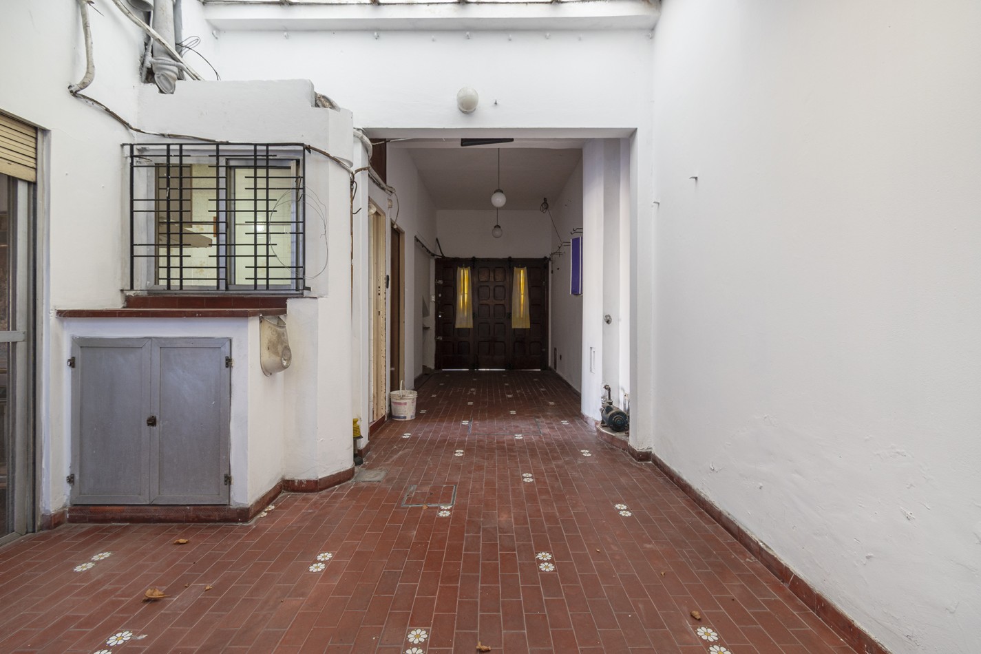Excelente Casa de 4 Ambientes en Esquina con Cochera, Terraza y Parrilla
