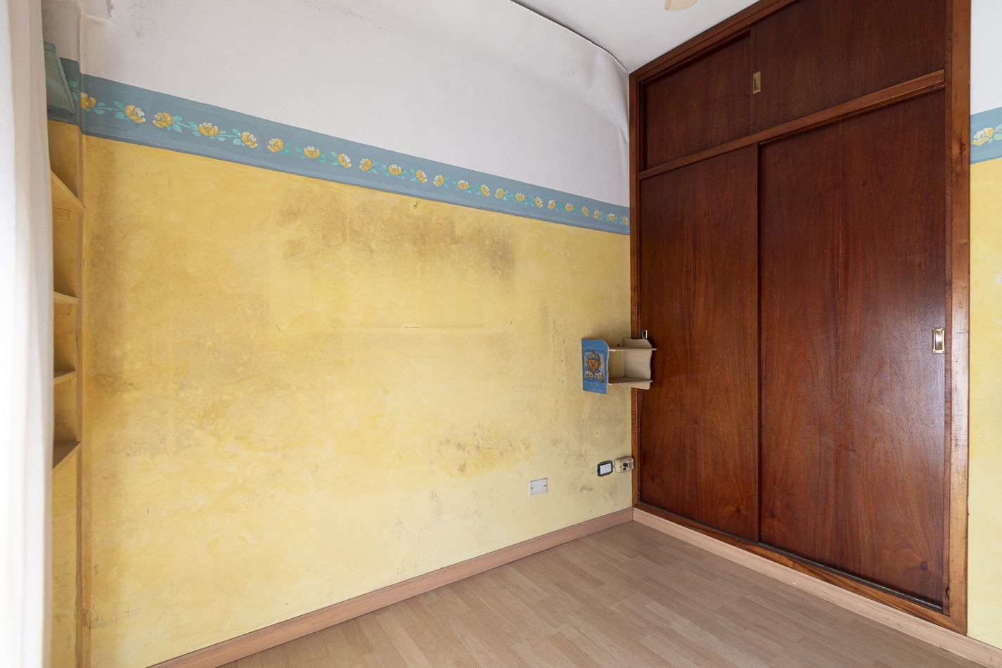 Excelente Casa de 4 Ambientes en Esquina con Cochera, Terraza y Parrilla