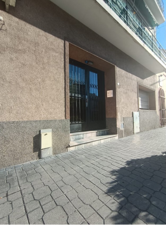 ALQUILER - DEPARTAMENTO 3 AMBIENTES SEMIAMUEBLADO EN AVELLANEDA CENTRO