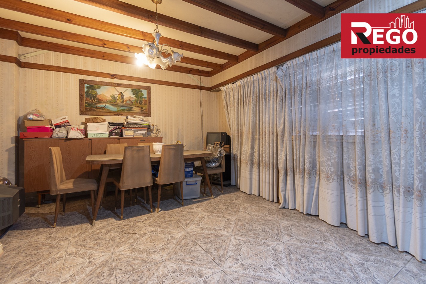 VENTA DE PROPIEDAD EN ESQUINA DE 3 DEPARTAMENTOS Y 3 LOCALES