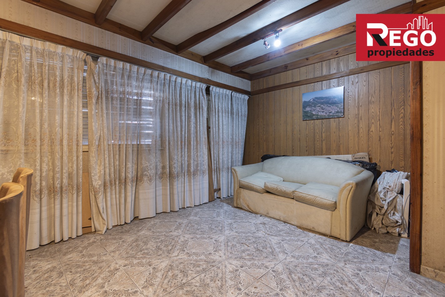 VENTA DE PROPIEDAD EN ESQUINA DE 3 DEPARTAMENTOS Y 3 LOCALES