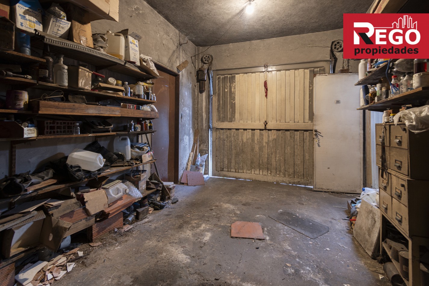 VENTA DE PROPIEDAD EN ESQUINA DE 3 DEPARTAMENTOS Y 3 LOCALES