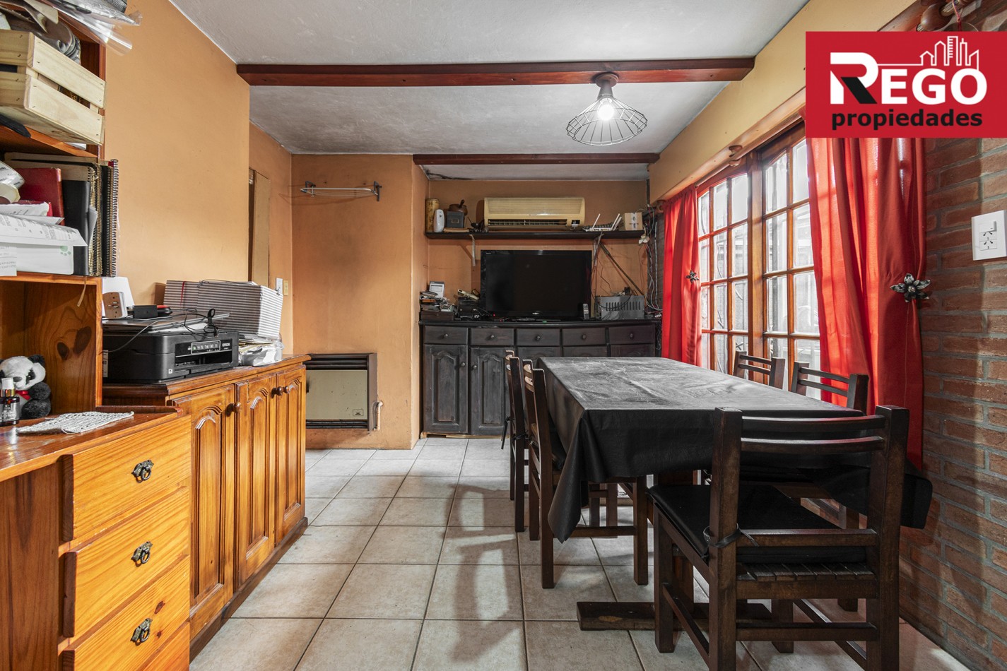 VENTA DE PROPIEDAD EN ESQUINA DE 3 DEPARTAMENTOS Y 3 LOCALES