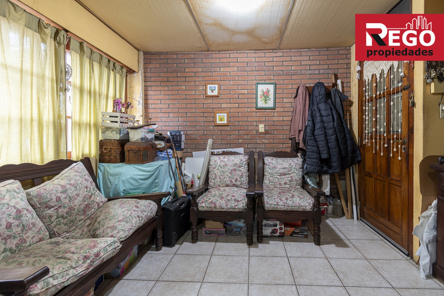 VENTA DE PROPIEDAD EN ESQUINA DE 3 DEPARTAMENTOS Y 3 LOCALES