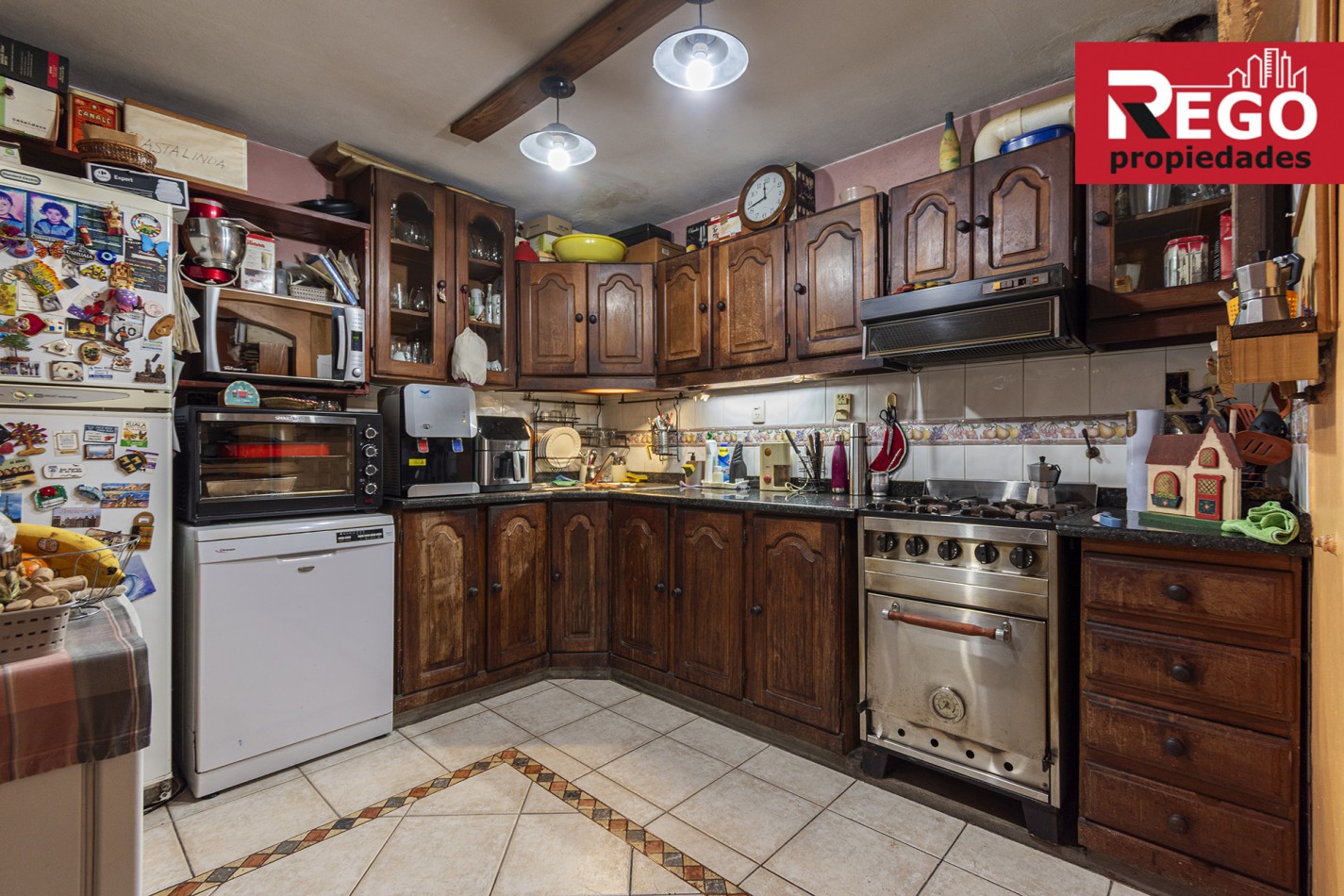 VENTA DE PROPIEDAD EN ESQUINA DE 3 DEPARTAMENTOS Y 3 LOCALES