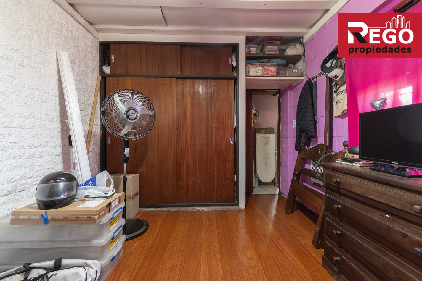 VENTA DE PROPIEDAD EN ESQUINA DE 3 DEPARTAMENTOS Y 3 LOCALES