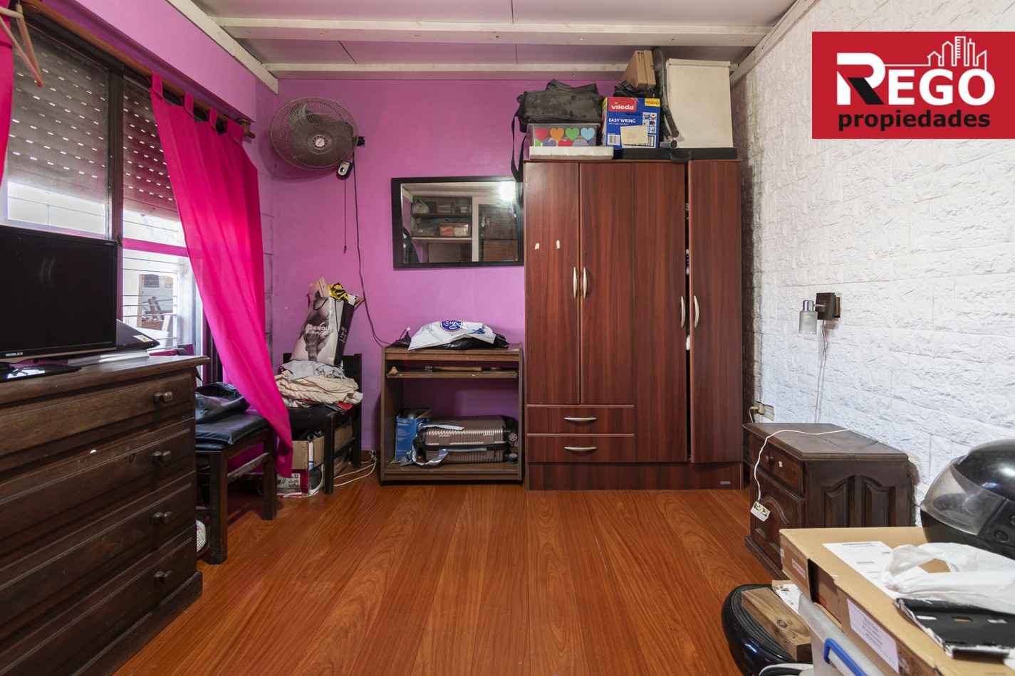VENTA DE PROPIEDAD EN ESQUINA DE 3 DEPARTAMENTOS Y 3 LOCALES