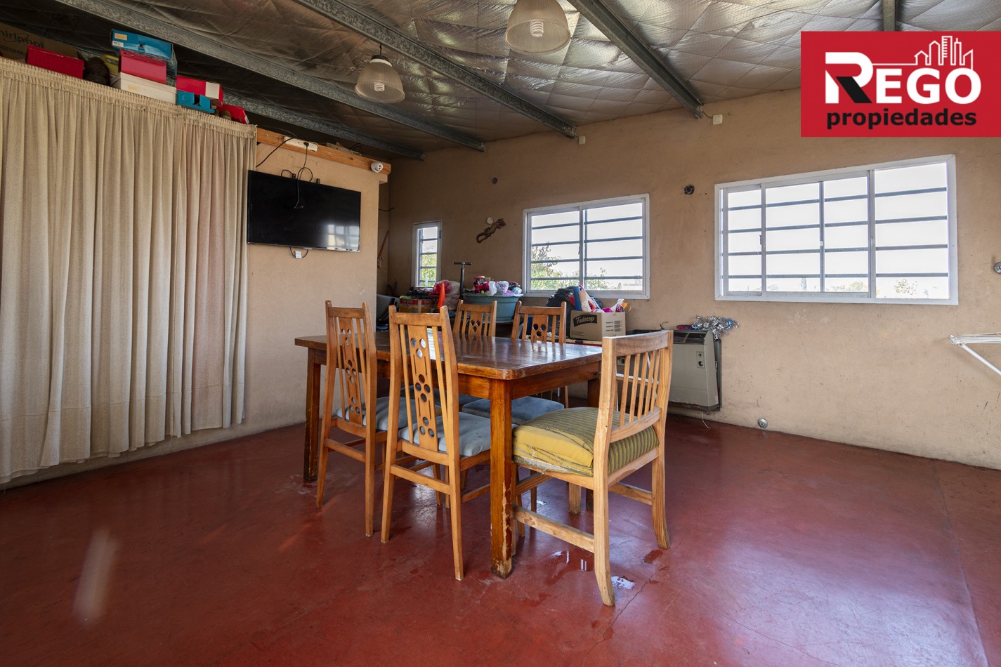 VENTA DE PROPIEDAD EN ESQUINA DE 3 DEPARTAMENTOS Y 3 LOCALES