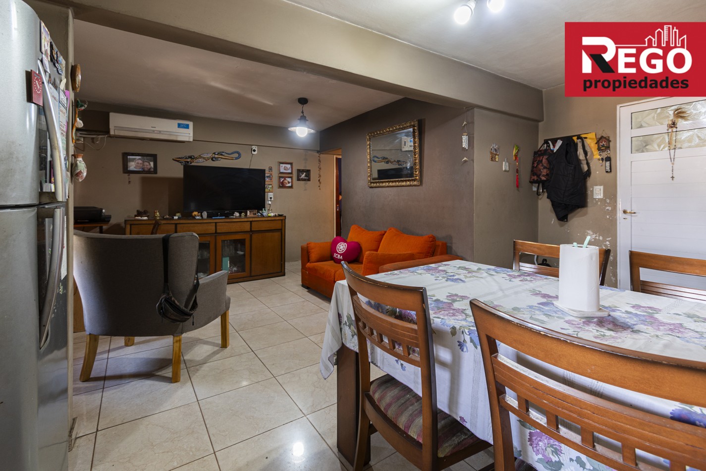 VENTA DE PROPIEDAD EN ESQUINA DE 3 DEPARTAMENTOS Y 3 LOCALES