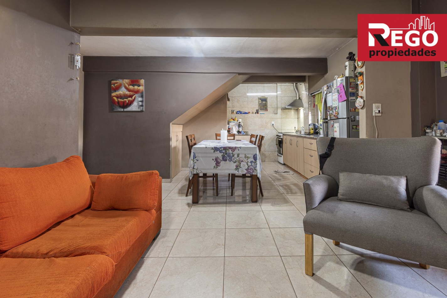 VENTA DE PROPIEDAD EN ESQUINA DE 3 DEPARTAMENTOS Y 3 LOCALES
