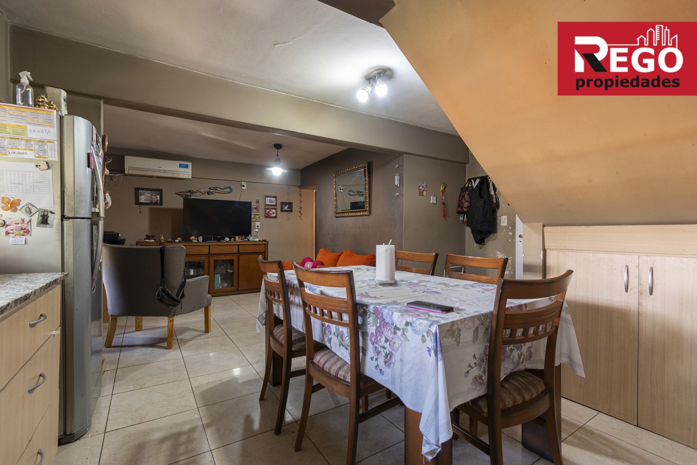 VENTA DE PROPIEDAD EN ESQUINA DE 3 DEPARTAMENTOS Y 3 LOCALES
