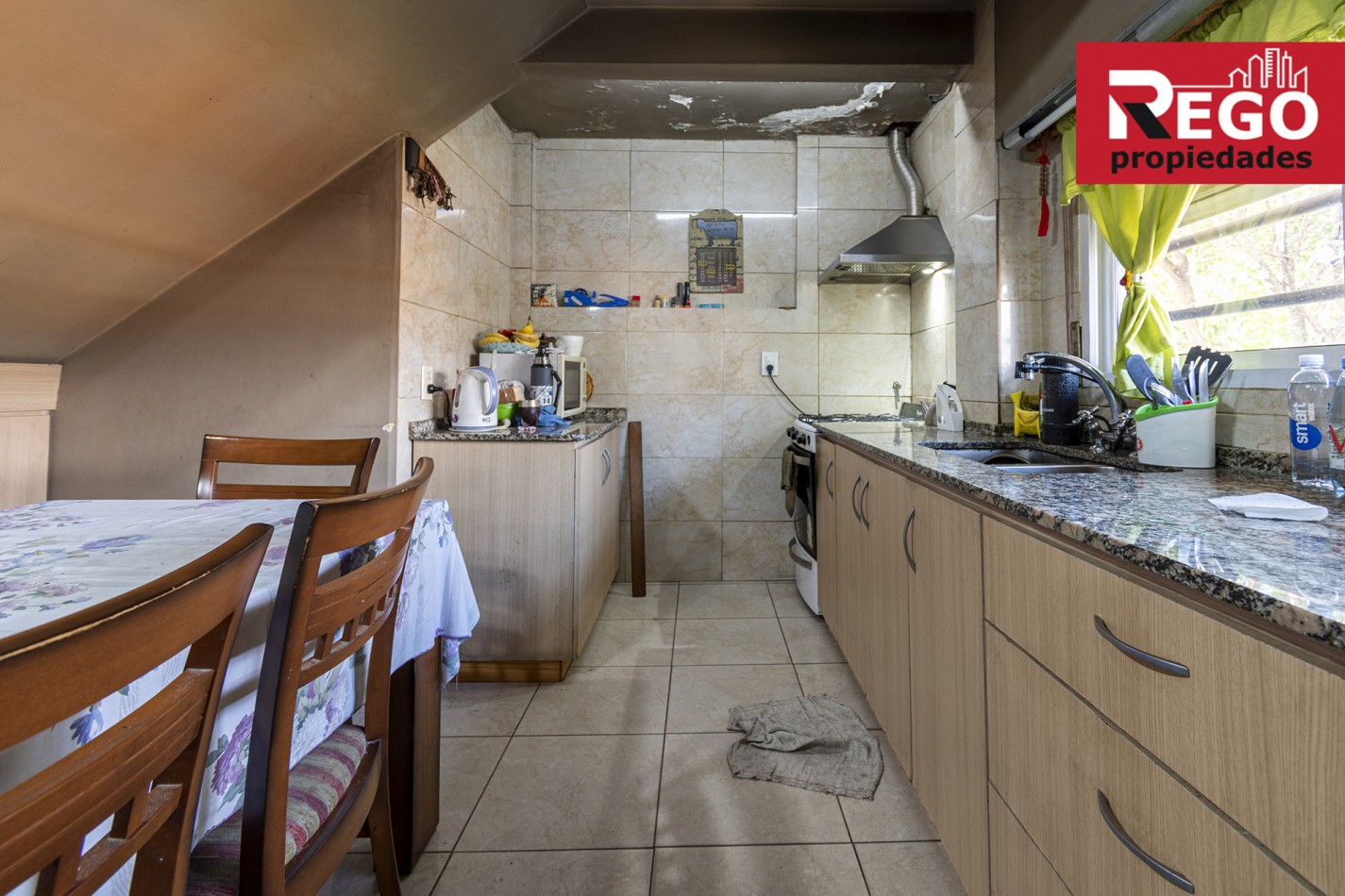 VENTA DE PROPIEDAD EN ESQUINA DE 3 DEPARTAMENTOS Y 3 LOCALES