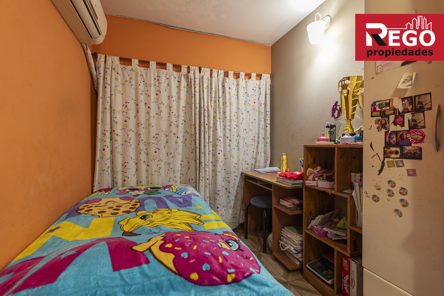 VENTA DE PROPIEDAD EN ESQUINA DE 3 DEPARTAMENTOS Y 3 LOCALES
