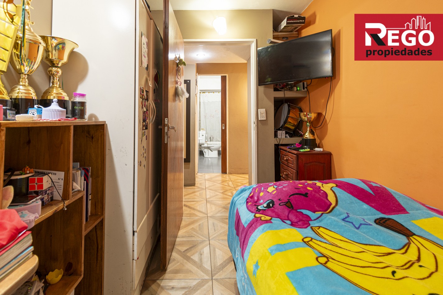VENTA DE PROPIEDAD EN ESQUINA DE 3 DEPARTAMENTOS Y 3 LOCALES