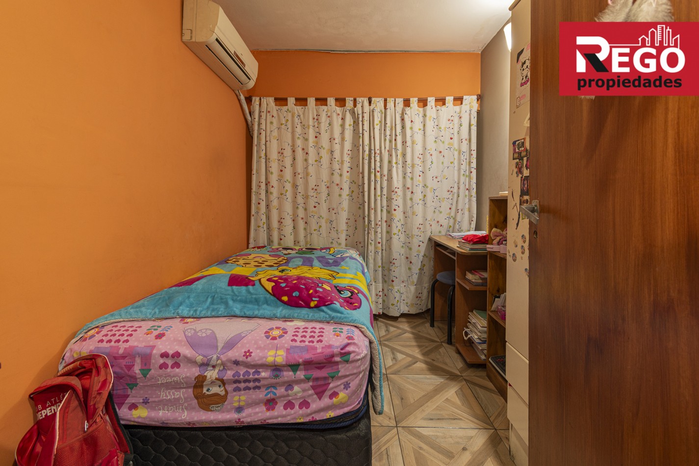 VENTA DE PROPIEDAD EN ESQUINA DE 3 DEPARTAMENTOS Y 3 LOCALES