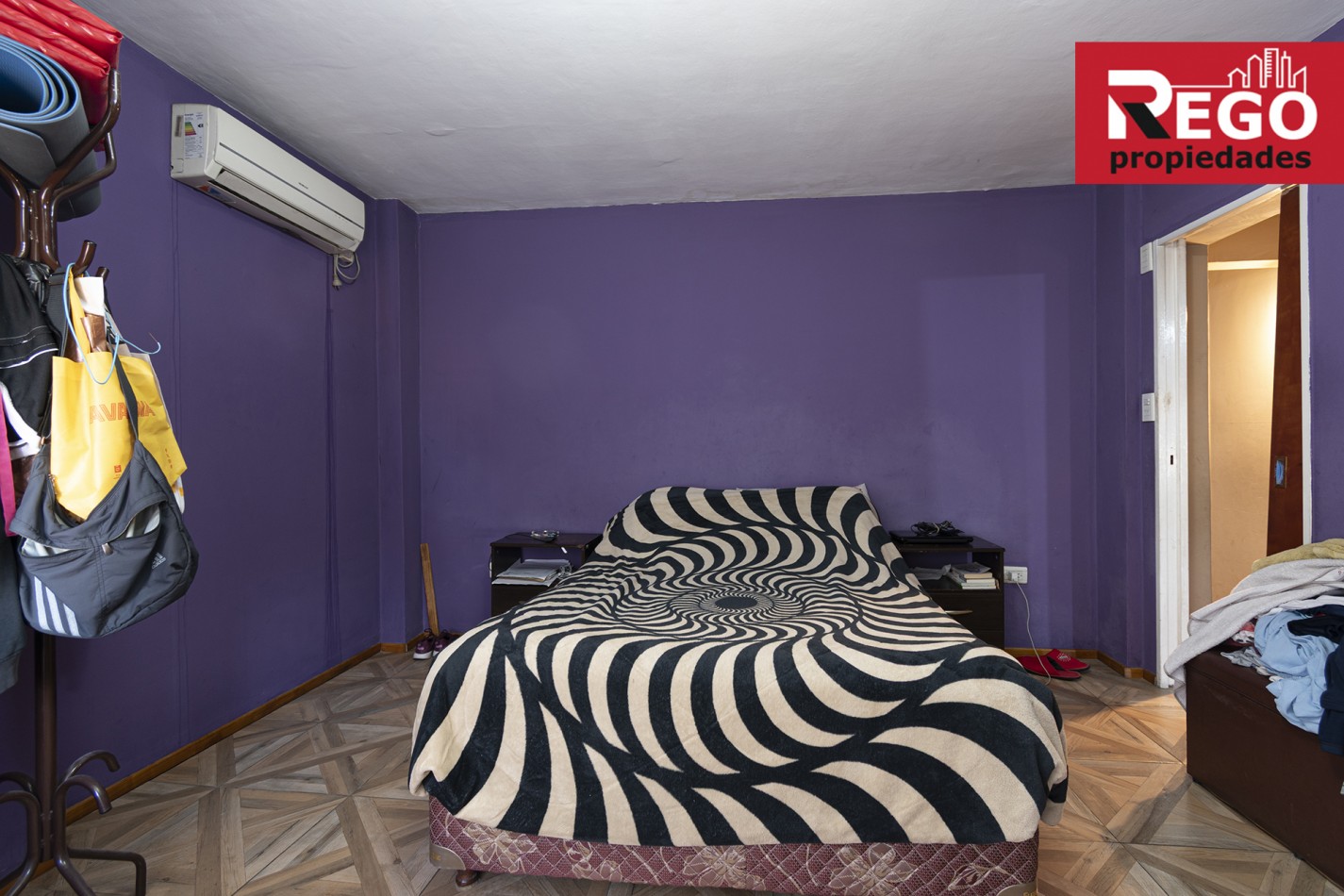 VENTA DE PROPIEDAD EN ESQUINA DE 3 DEPARTAMENTOS Y 3 LOCALES