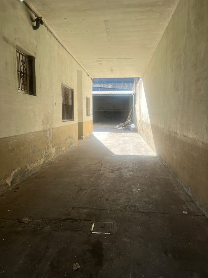 ALQUILER GALPON DE 300 M² - EXCELENTE UBICACION Y ACCESO
