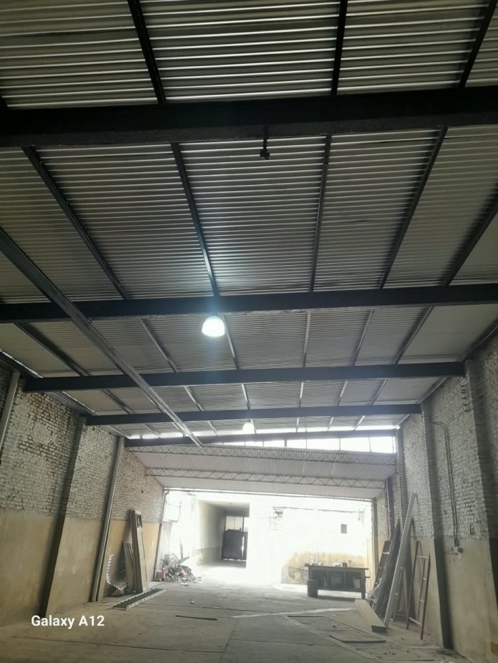 ALQUILER GALPON DE 300 M² - EXCELENTE UBICACION Y ACCESO
