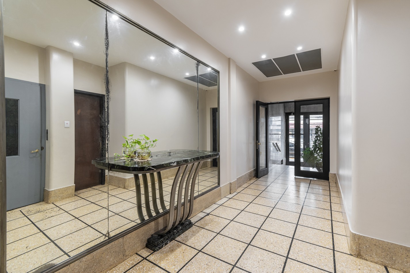 EXCELENTE 3 AMBIENTES CON BALCON AL FRENTE - AVELLANEDA CENTRO