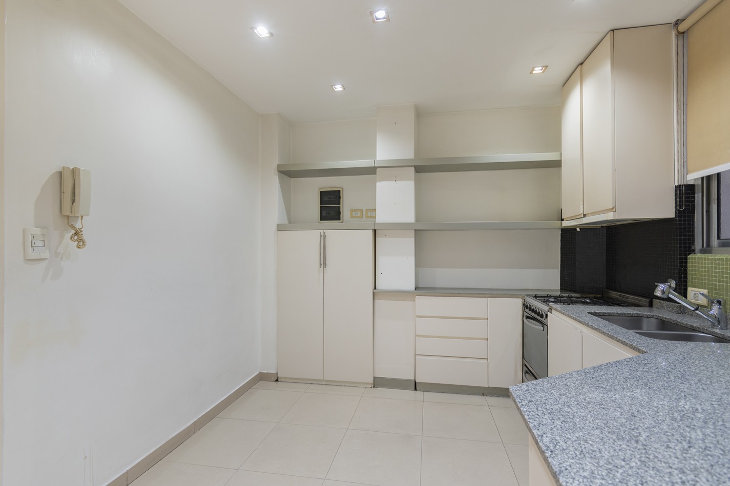 EXCELENTE 3 AMBIENTES CON BALCON AL FRENTE - AVELLANEDA CENTRO